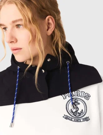 Capuche imperméable à cordon