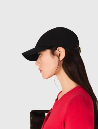 Chapeau en coton avec boucle dorée Chapeau en coton avec boucle dorée