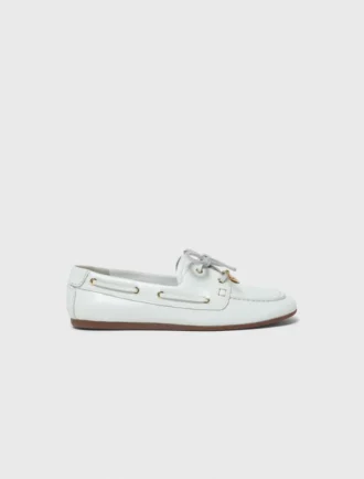 chaussures bateau en cuir 1 330x434 - Chaussures bateau en cuir