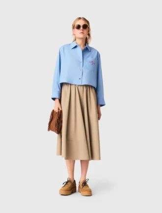 Chemise brodée avec dos plissé