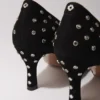 Escarpins à bout pointu ornés de strass Escarpins à bout pointu ornés de strass