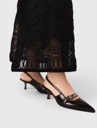 Escarpins en cuir avec bride à œillets