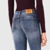 Jean bootcut avec poches zippées