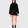 Manteau court en fausse fourrure Manteau court en fausse fourrure