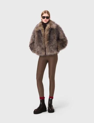 Manteau court en fausse fourrure