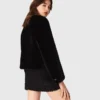 Manteau court en fausse fourrure Manteau court en fausse fourrure