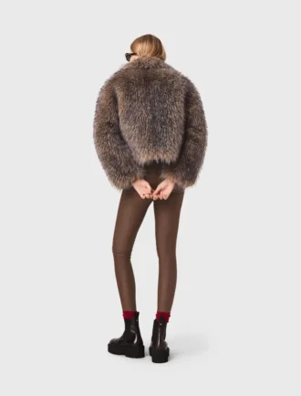 Manteau court en fausse fourrure