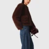 Manteau court en fausse fourrure Manteau court en fausse fourrure