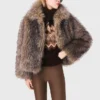Manteau court en fausse fourrure Manteau court en fausse fourrure