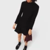 Mini-robe patineuse à col montant