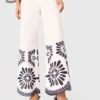 Pantalon avec détail au crochet