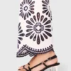 Pantalon avec détail au crochet