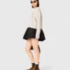 Pull avec broche florale Pull avec broche florale