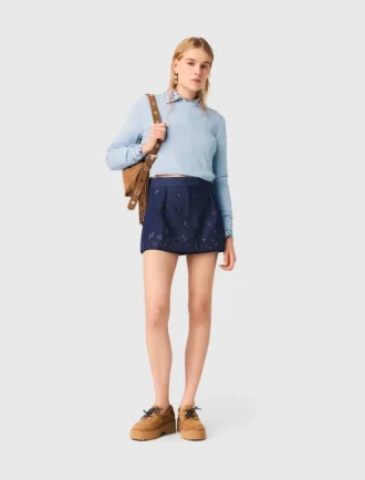 Pull avec nœuds ornés de bijoux dans le dos