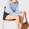 Pull avec nœuds ornés de bijoux dans le dos Pull avec nœuds ornés de bijoux dans le dos