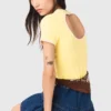 Pull à découpe arrondie dans le dos