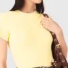 Pull à découpe arrondie dans le dos
