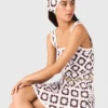 Robe au crochet à motifs floraux Robe au crochet à motifs floraux