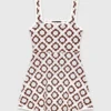 Robe au crochet à motifs floraux Robe au crochet à motifs floraux