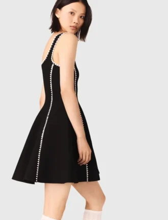 Robe courte avec surpiqûres Robe courte avec surpiqûres