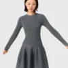 Robe courte en maille à col perlé Robe courte en maille à col perlé