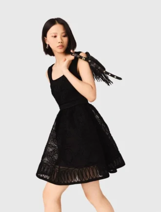 Robe courte en maille panier brodée Robe courte en maille panier brodée