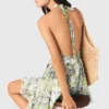 Robe courte à motifs, dos nu