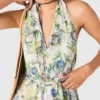 Robe courte à motifs, dos nu