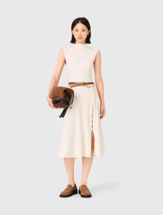 Robe côtelée avec fente sur le côté
