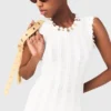 Robe en maille avec bijoux dorés Robe en maille avec bijoux dorés