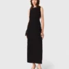 Robe longue à col bijou