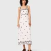 Robe longue à découpes brodées