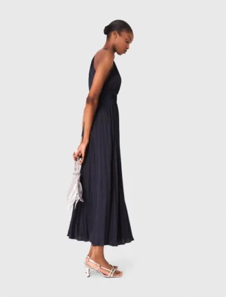 Robe longue en satin plissé