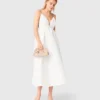 Robe longue en taffetas ornée de bijoux Robe longue en taffetas ornée de bijoux