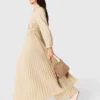 Robe longue plissée à œillets Robe longue plissée à œillets