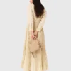 Robe longue plissée à œillets Robe longue plissée à œillets