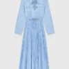 Robe longue plissée à œillets