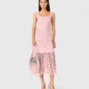 Robe mi-longue en crochet avec strass Robe mi-longue en crochet avec strass