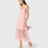 Robe mi-longue en crochet avec strass Robe mi-longue en crochet avec strass