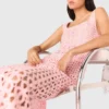 Robe mi-longue en crochet avec strass Robe mi-longue en crochet avec strass