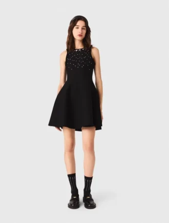 Robe patineuse ornée de bijoux