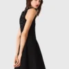 Robe patineuse ornée de bijoux