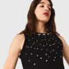 Robe patineuse ornée de bijoux
