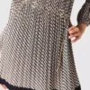 Robe plissée à motifs