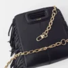 Sac en cuir avec bandoulière à chaîne Sac en cuir avec bandoulière à chaîne