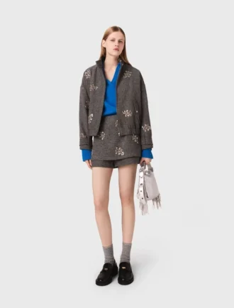 Short brodé de motifs floraux