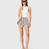 Short en crochet à motifs floraux