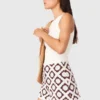 Short en crochet à motifs floraux