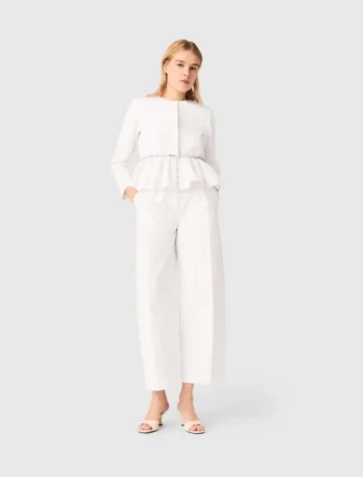 Veste courte avec ceinture ornée de bijoux Veste courte avec ceinture ornée de bijoux
