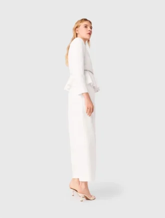 Veste courte avec ceinture ornée de bijoux Veste courte avec ceinture ornée de bijoux
